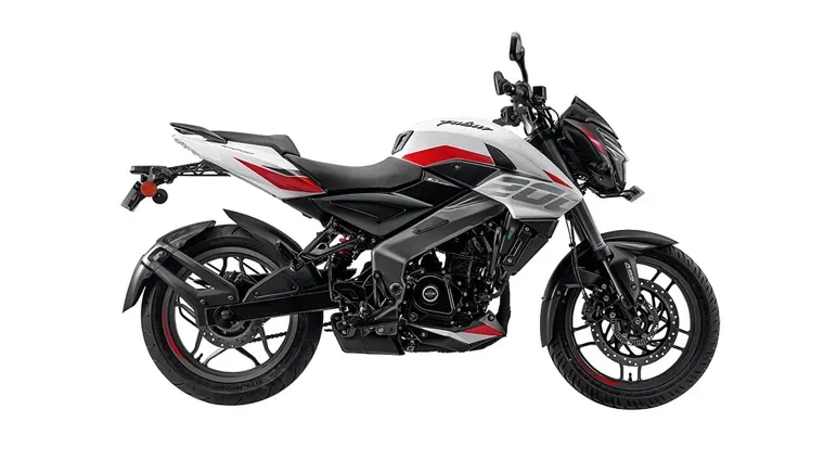  Bajaj Pulsar NS200 Metallic Pearl White