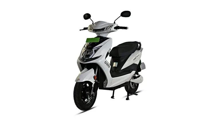  Okaya Faast F2T WINTERY WHITE
